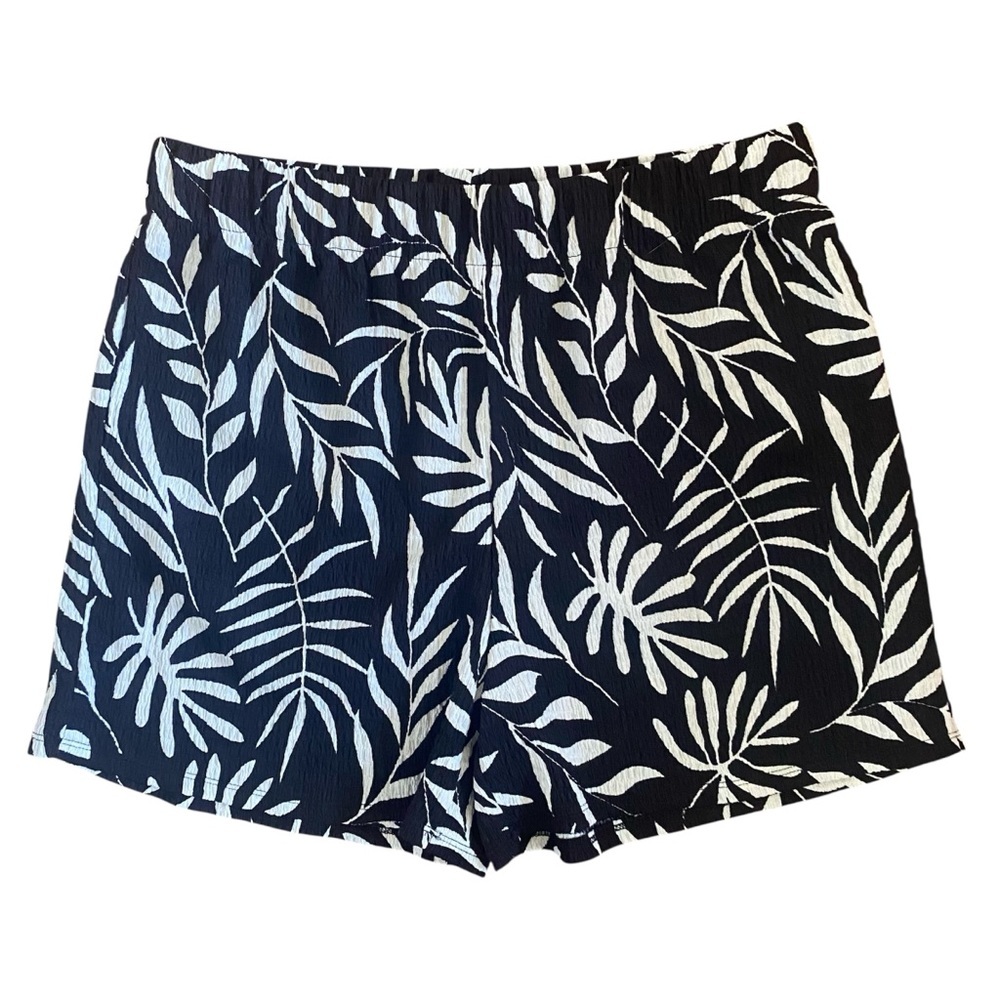 Lilly Morgan Black and White Leaf Print Shorts